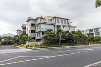 Building Photo - Ka Malanai 3-bedroom 2-bath Corner Unit in...