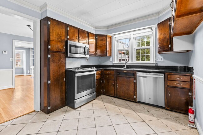 Building Photo - Charming 3-Bedroom Home in Silver Spring