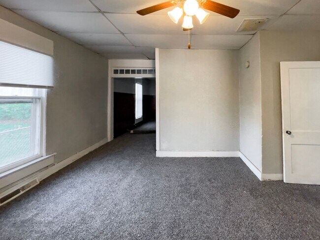 Building Photo - Downtown Home with fence and nice updates and clawfoot tub