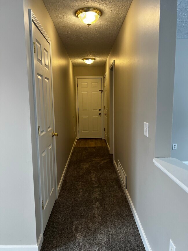 Building Photo - 5010 Delray Dr