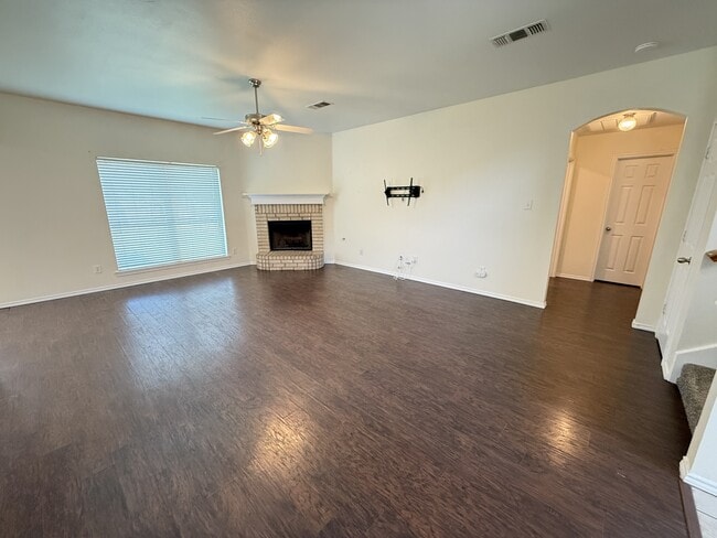 Building Photo - 609 N Vinton Ave