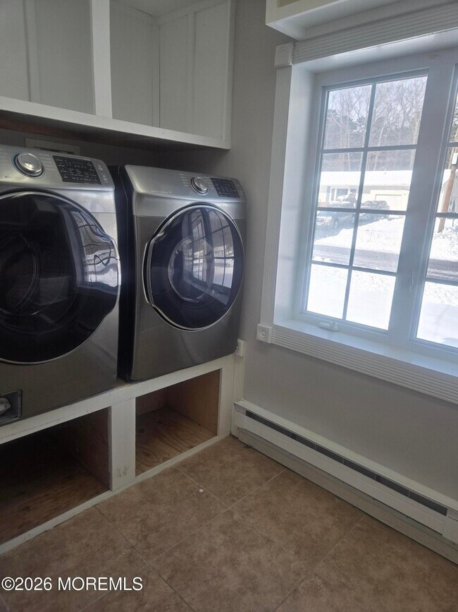 Building Photo - 361 Constitution Dr