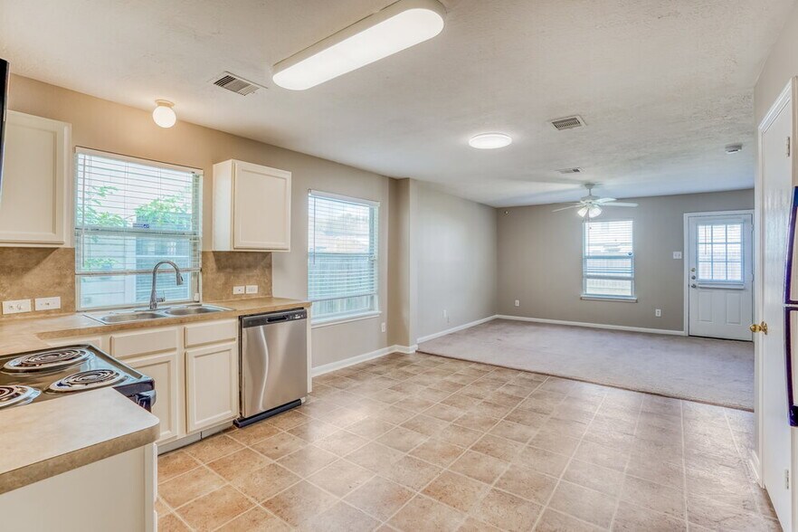 Building Photo - 13118 Kingston Point Ln