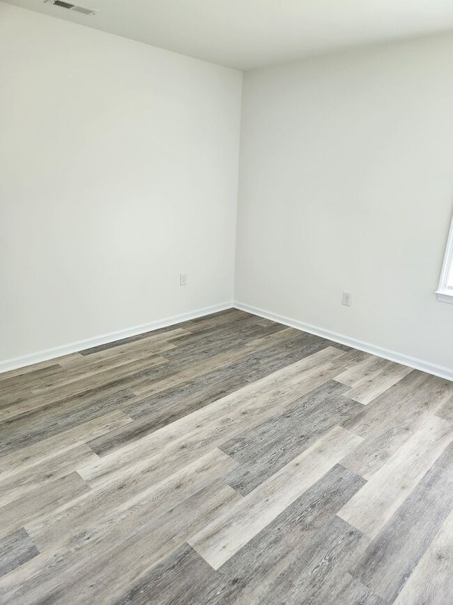 Building Photo - Blackstone VA- 2 Bedroom Apt