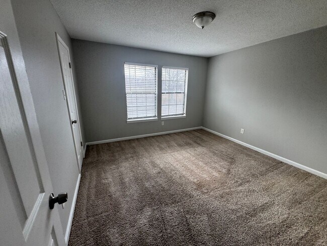 Building Photo - 3546 Christine Rd