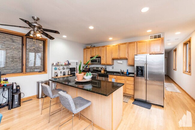 Building Photo - 1401 N Artesian Ave