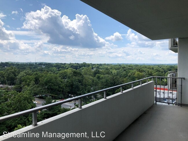 Building Photo - 1 br, 1 bath House - 5101 River Rd #1410