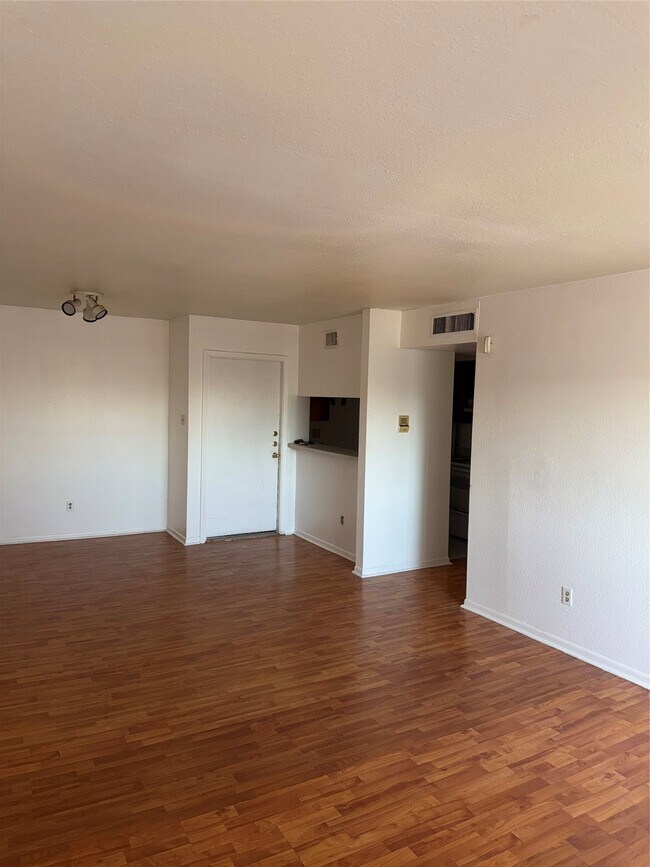 Building Photo - 8519 Hearth Dr