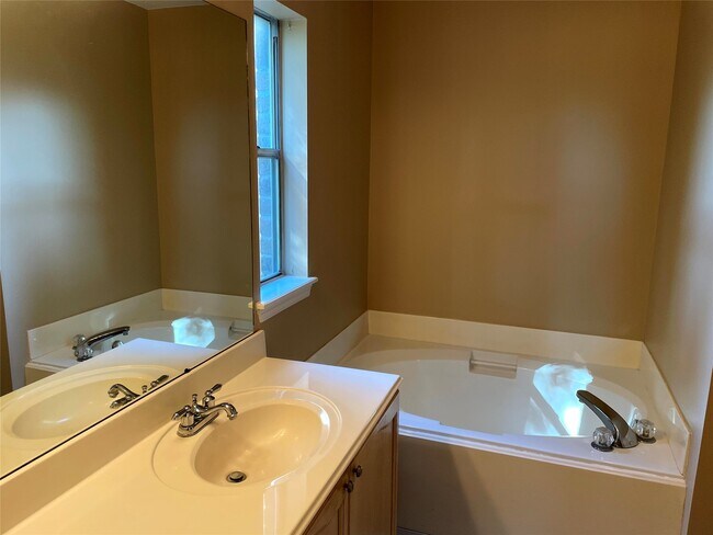 Building Photo - 6414 Founding Dr