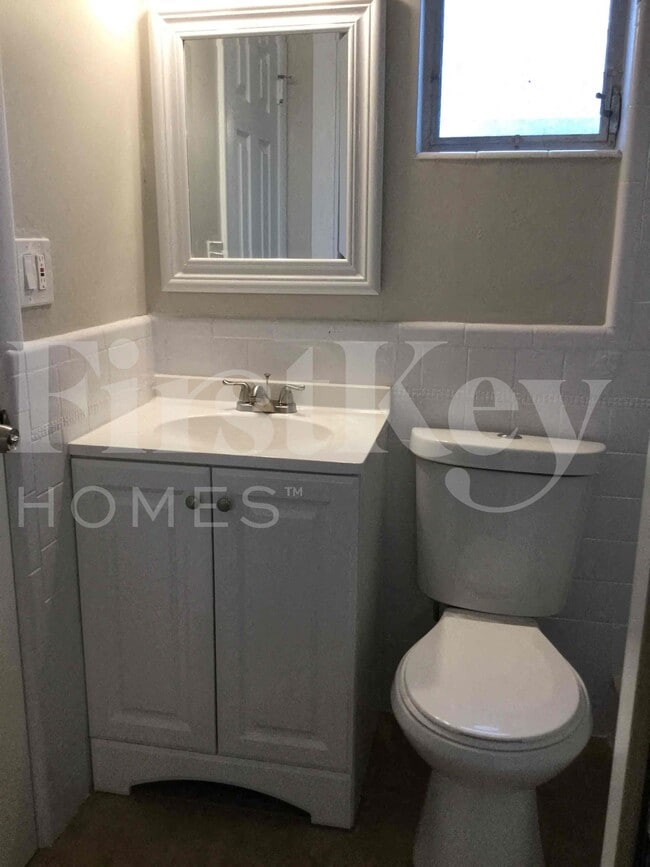 Building Photo - 7925 Indigo St