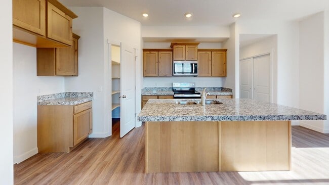 Building Photo - Modern Townhome Living in Tooele