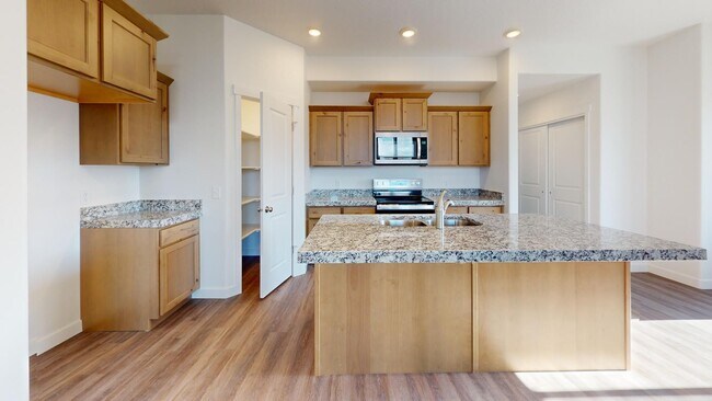 Building Photo - TOWNHOMES FOR RENT - AVAILABLE NOW