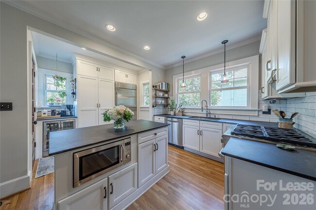 Building Photo - 2101 Dartmouth Pl