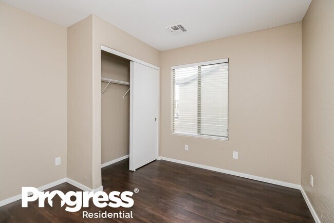 Building Photo - 40489 N Glen Meadows Ln