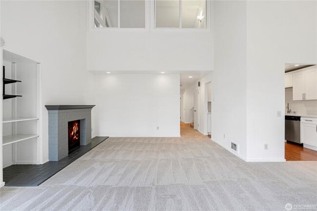 Building Photo - 3 bedroom in Seattle WA 98109