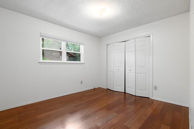 Building Photo - 2624 Barton Hills Dr