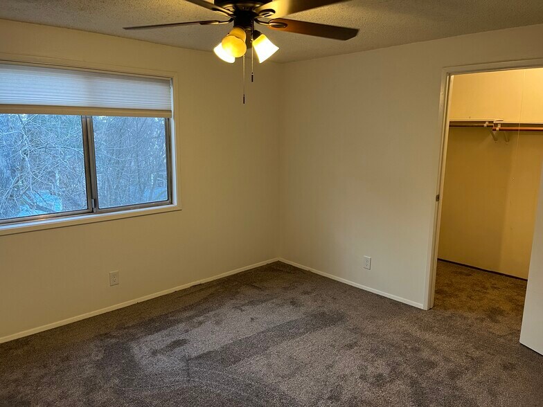 Building Photo - 567 Fairview St