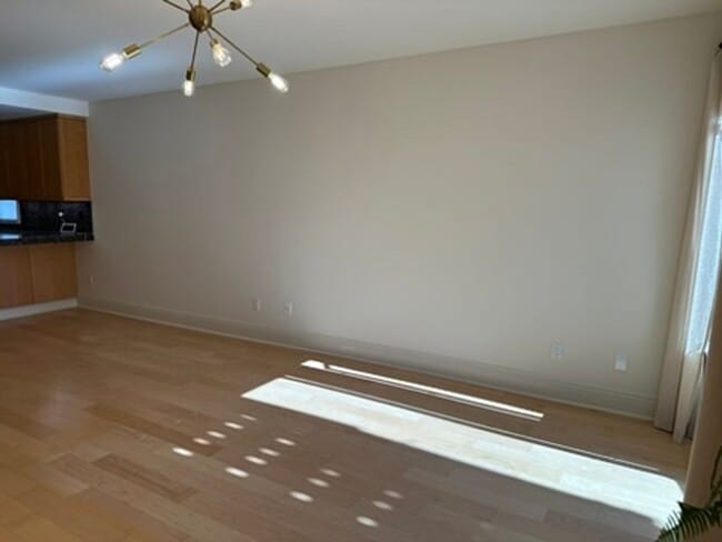 Building Photo - Epic REA- Serene 2 BR/1 BA Flat w/Private Deck & Yard in Lone Mountain