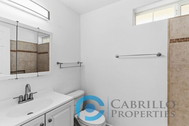 Building Photo - *** FIRST MONTH FREE *** Beautifully Renovated 2BD/2BA Condo with In-Unit Washer and Dryer