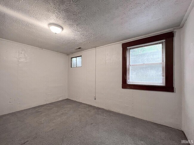 Building Photo - 513 E Graham Pl