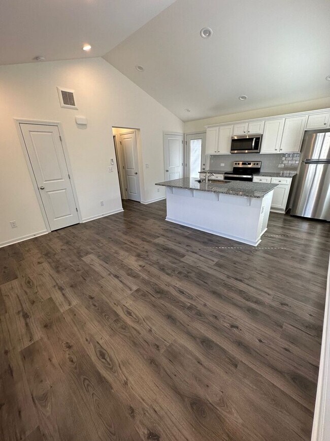 Building Photo - Rare Opportunity – Charming 1 Bedroom ADU Near Uptown! AUGUST MOVE IN