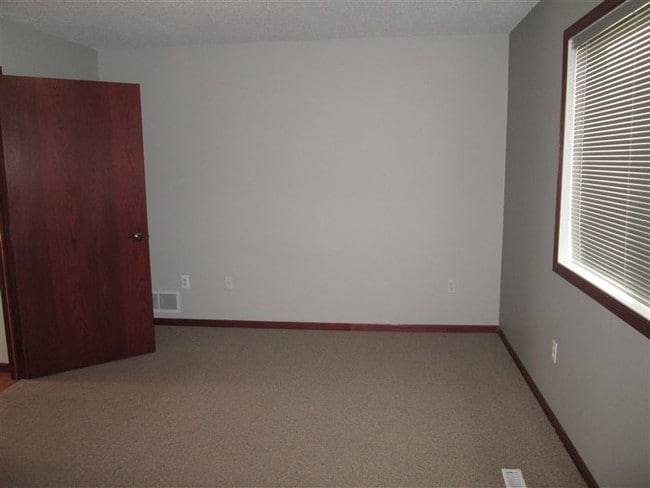 Building Photo - 3 br, 2 bath Townhome - 1621 Park Drive SE