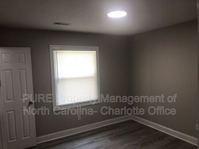 Building Photo - 805 Haywood St