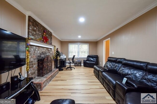 Building Photo - 245 University Cir