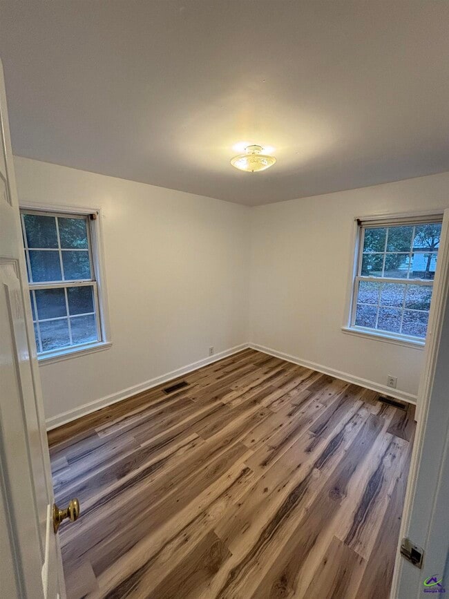 Building Photo - 122 Tinker Blvd