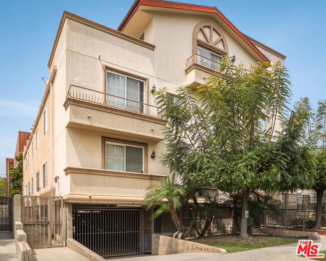 Building Photo - 109 S St Andrews Pl