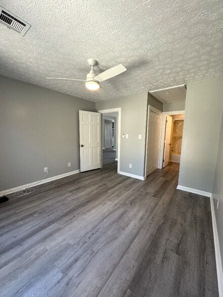Building Photo - 3015 Old Bryan Dr