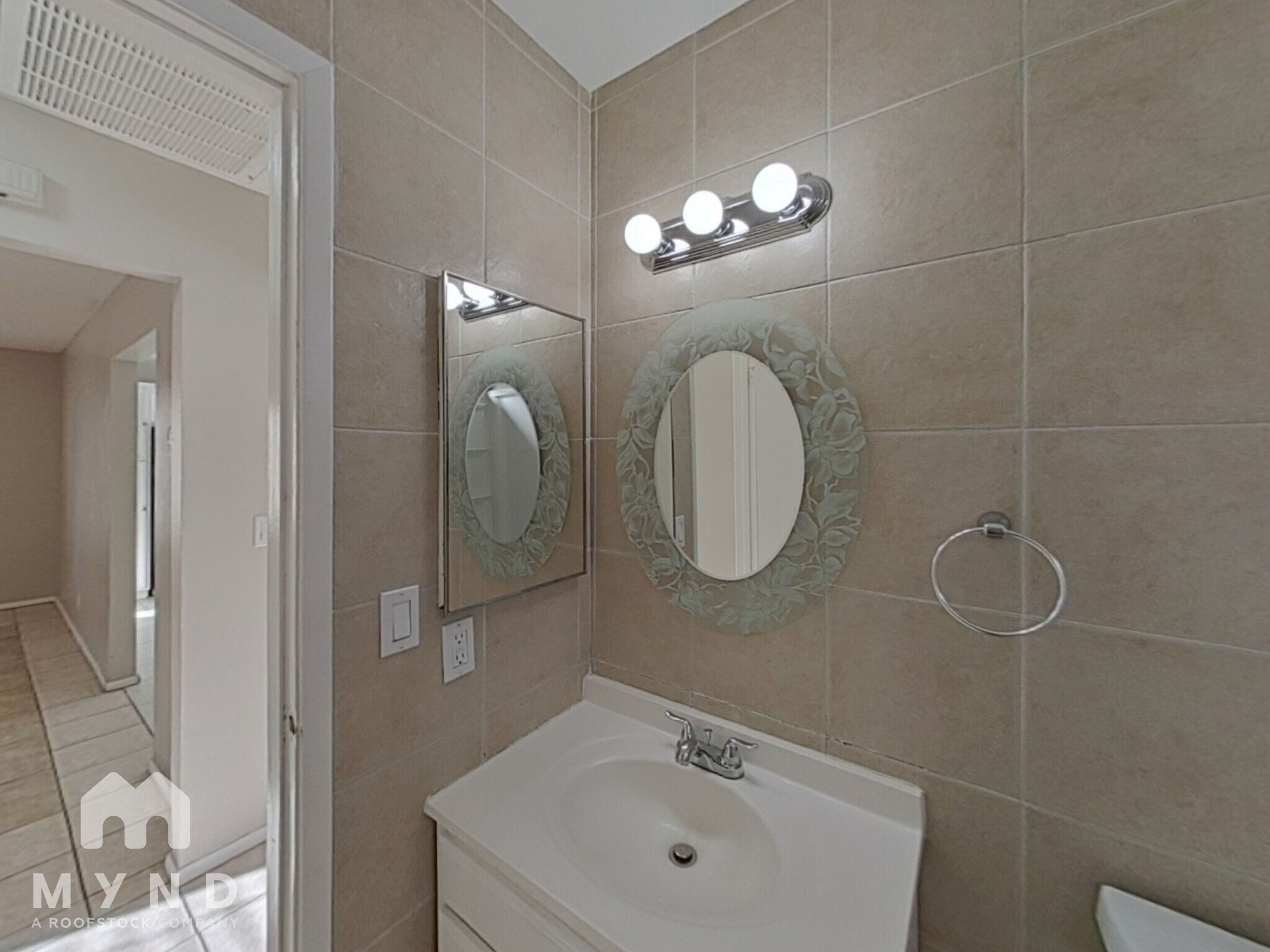 Building Photo - 1368 S Christy Ln