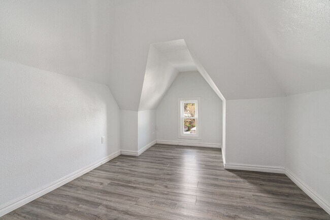 Building Photo - Unbeatable 4 Bedroom home in Greensburg available July 1!