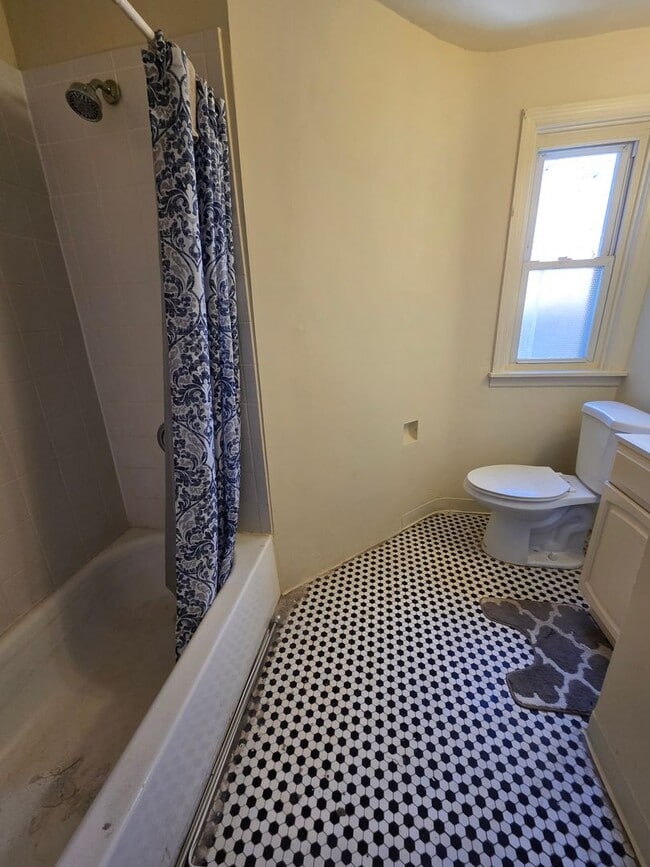 Building Photo - 3617 Everett St