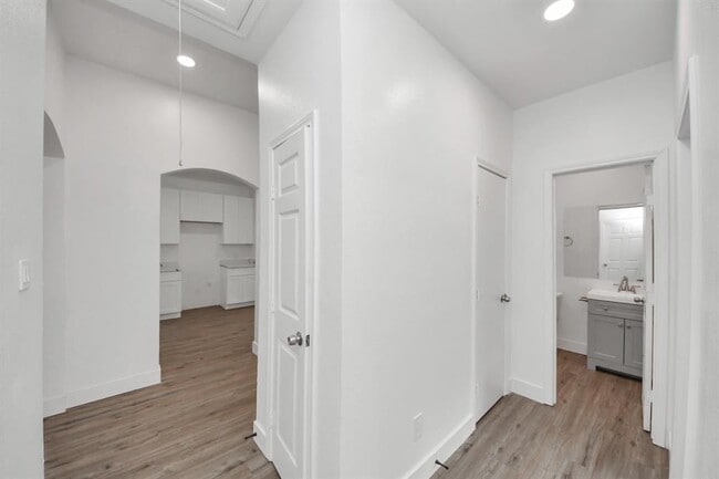 Building Photo - 23714 N Newport Bend