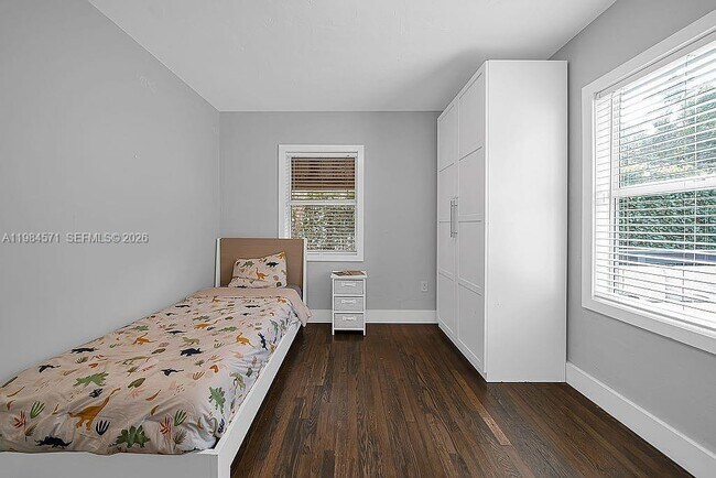 Building Photo - 5850 SW 47th St