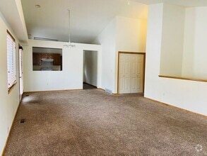 Building Photo - 4 Bedroom, 3 Bath Ranch Style Home with 2 ...