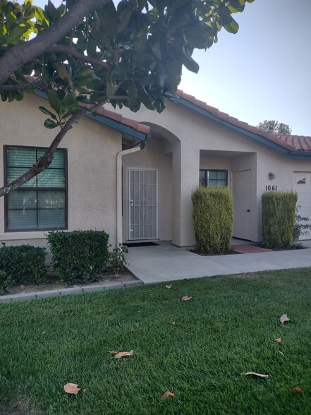 Primary Photo - 1061 Mountain View Dr