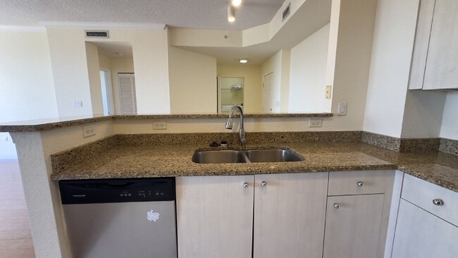 Building Photo - 1801 N Flagler Dr