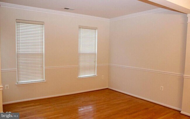 Building Photo - 20962 Albion Ln