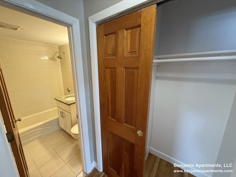 Building Photo - 268 Grove St