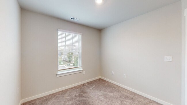 Building Photo - 1736 Frodo Wy