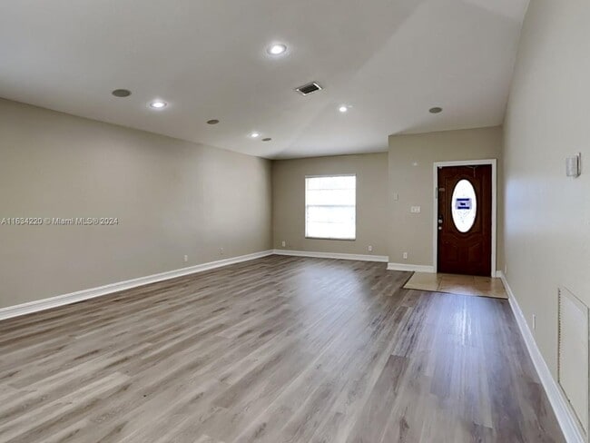 Building Photo - 211 NE 24th Ave