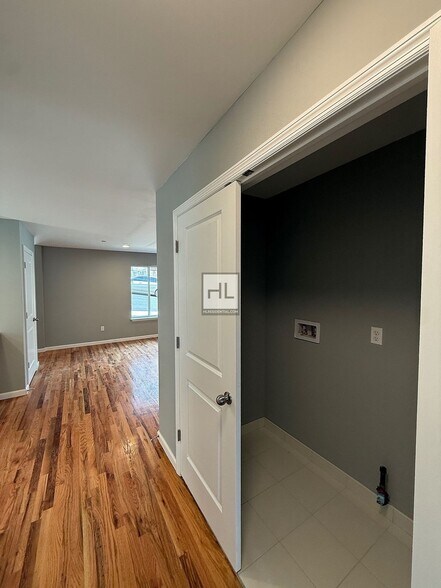 Building Photo - CUNARD AVENUE