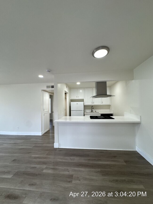 Building Photo - 2 Bedroom 1 Bath unit rent ready!