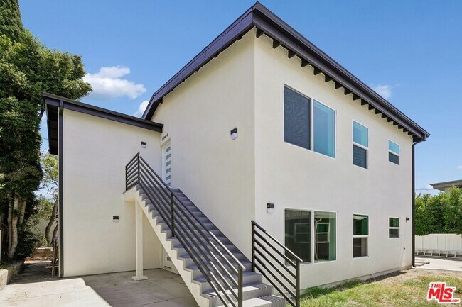 Building Photo - 1434 Beverwil Dr