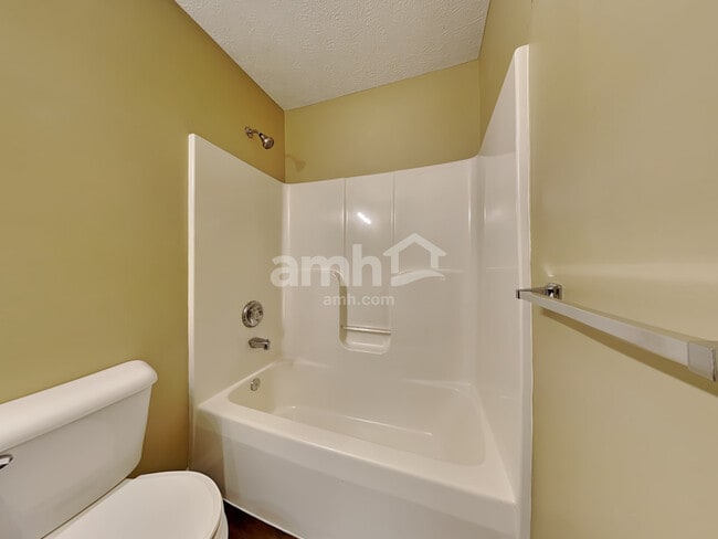 Building Photo - 818 Somerset Ct