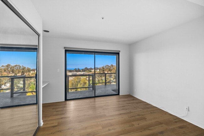 Building Photo - Luxury Living with endless Ocean Views