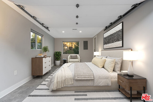 Building Photo - 2370 San Marco Dr