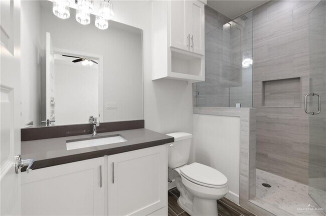 Building Photo - 30 Violet Ave W